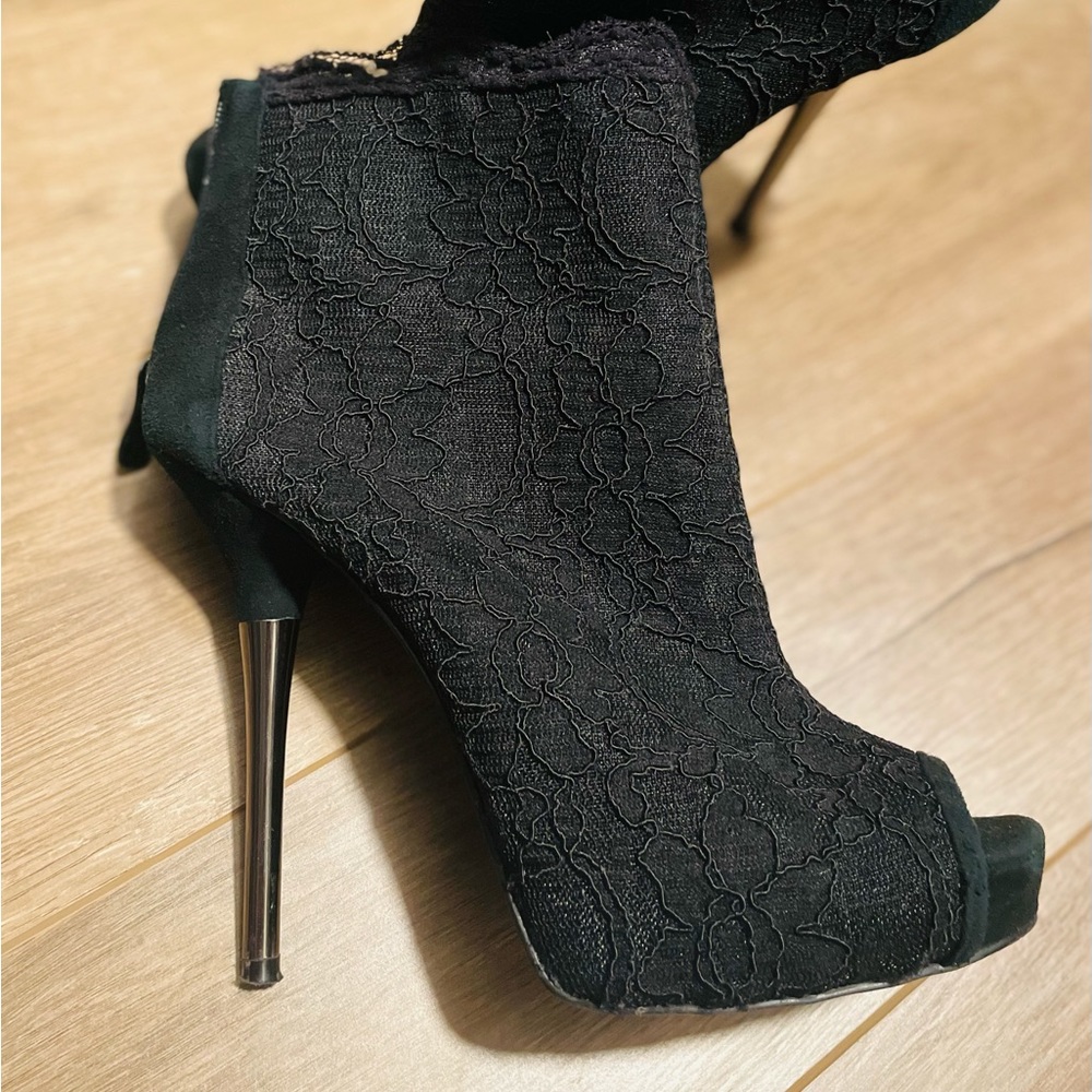 Bebe booties